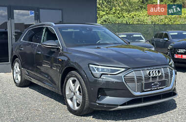 Позашляховик / Кросовер Audi e-tron 2022 в 