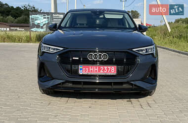 Позашляховик / Кросовер Audi e-tron 2022 в 