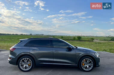 Внедорожник / Кроссовер Audi e-tron 2022 в 