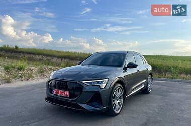 Внедорожник / Кроссовер Audi e-tron 2022 в 