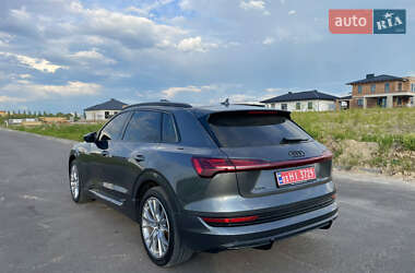 Внедорожник / Кроссовер Audi e-tron 2022 в 