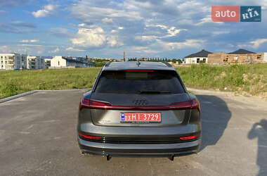 Внедорожник / Кроссовер Audi e-tron 2022 в 