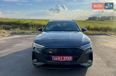 Внедорожник / Кроссовер Audi e-tron 2022 в 