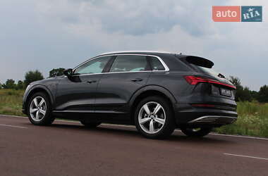 Внедорожник / Кроссовер Audi e-tron 2020 в 