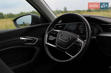 Внедорожник / Кроссовер Audi e-tron 2020 в 