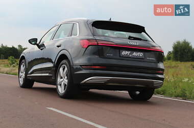 Внедорожник / Кроссовер Audi e-tron 2020 в 