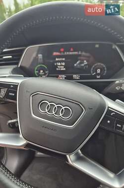 Внедорожник / Кроссовер Audi e-tron 2020 в 
