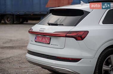 Позашляховик / Кросовер Audi e-tron 2022 в 
