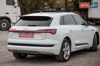 Позашляховик / Кросовер Audi e-tron 2022 в 
