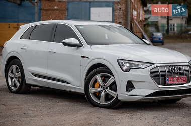 Позашляховик / Кросовер Audi e-tron 2022 в 