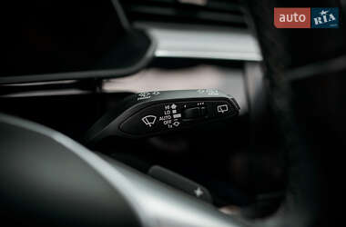 Позашляховик / Кросовер Audi e-tron 2022 в 