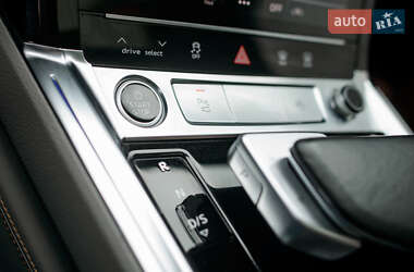 Позашляховик / Кросовер Audi e-tron 2022 в 