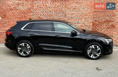 Внедорожник / Кроссовер Audi e-tron 2023 в 