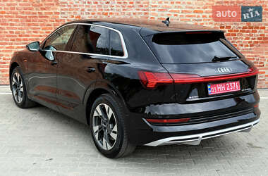 Внедорожник / Кроссовер Audi e-tron 2023 в 