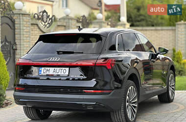 Позашляховик / Кросовер Audi e-tron 2022 в 