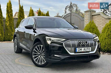 Позашляховик / Кросовер Audi e-tron 2022 в 