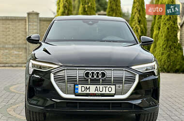 Позашляховик / Кросовер Audi e-tron 2022 в 