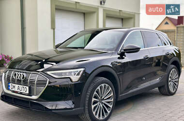 Позашляховик / Кросовер Audi e-tron 2022 в 