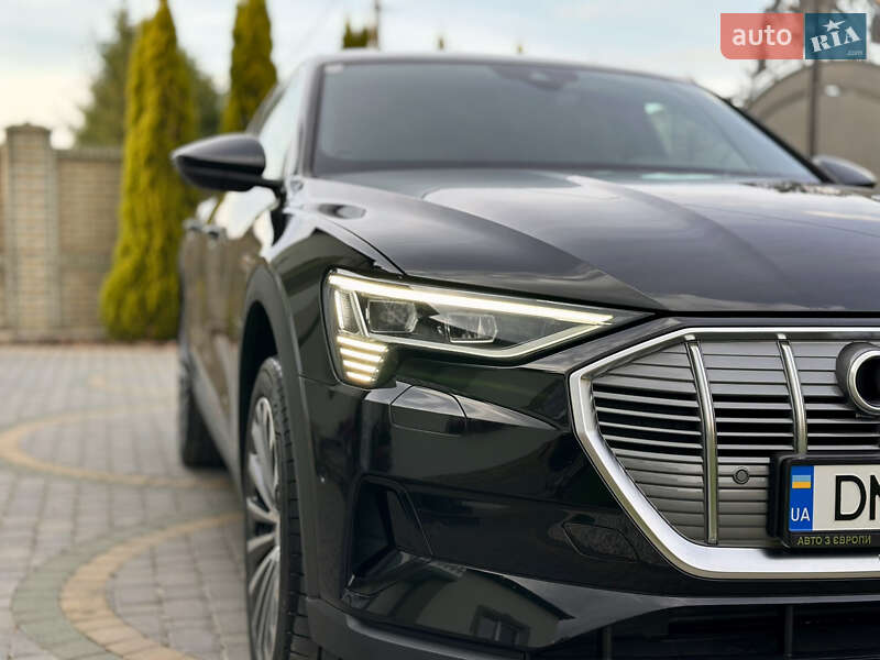 Внедорожник / Кроссовер Audi e-tron 2022 в Тернополе
