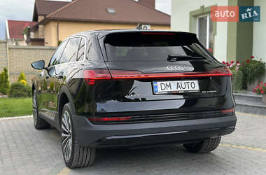 Позашляховик / Кросовер Audi e-tron 2022 в 