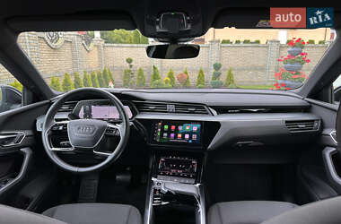 Позашляховик / Кросовер Audi e-tron 2022 в 