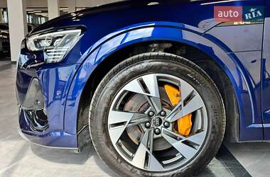 Внедорожник / Кроссовер Audi e-tron 2021 в 