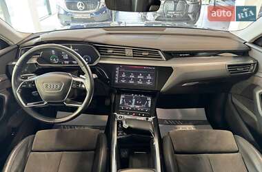 Внедорожник / Кроссовер Audi e-tron 2021 в 