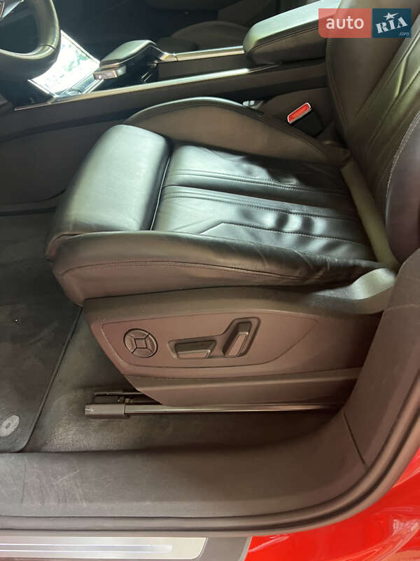 Внедорожник / Кроссовер Audi e-tron 2018 в Киеве фото 16 Внедорожник / Кроссовер Audi e-tron 2018 в Киеве