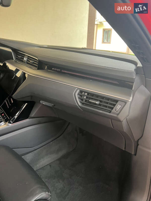 Внедорожник / Кроссовер Audi e-tron 2018 в Киеве фото 28 Внедорожник / Кроссовер Audi e-tron 2018 в Киеве