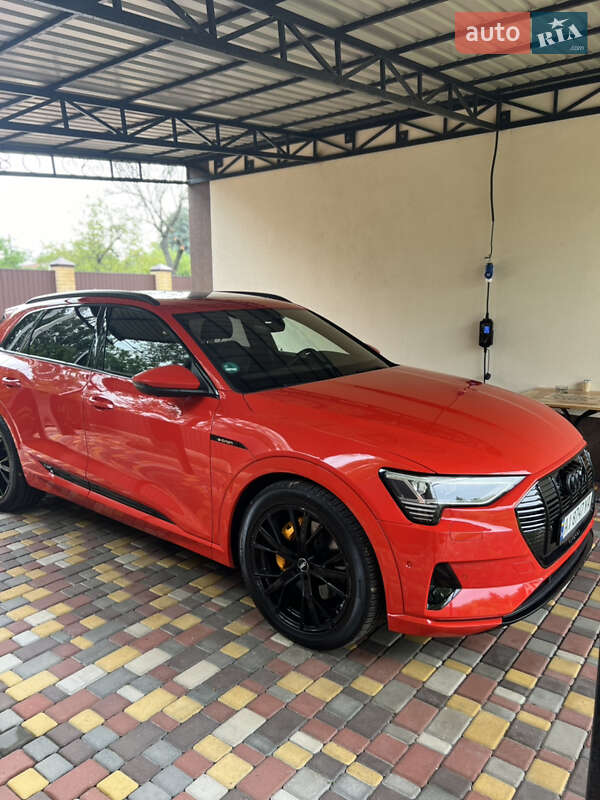 Внедорожник / Кроссовер Audi e-tron 2018 в Киеве фото 41 Внедорожник / Кроссовер Audi e-tron 2018 в Киеве