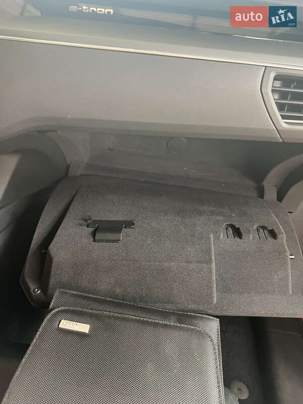 Внедорожник / Кроссовер Audi e-tron 2018 в Киеве фото 56 Внедорожник / Кроссовер Audi e-tron 2018 в Киеве