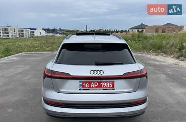 Внедорожник / Кроссовер Audi e-tron 2022 в 