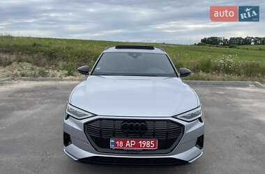 Внедорожник / Кроссовер Audi e-tron 2022 в 