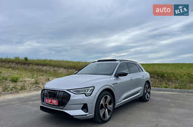 Внедорожник / Кроссовер Audi e-tron 2022 в 