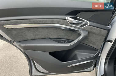 Внедорожник / Кроссовер Audi e-tron 2022 в 