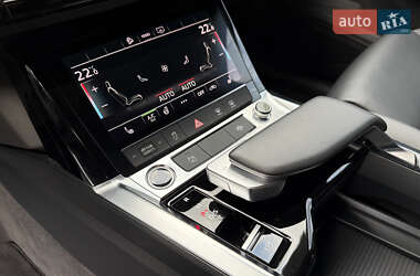 Внедорожник / Кроссовер Audi e-tron 2021 в 