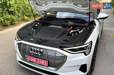 Внедорожник / Кроссовер Audi e-tron 2019 в 