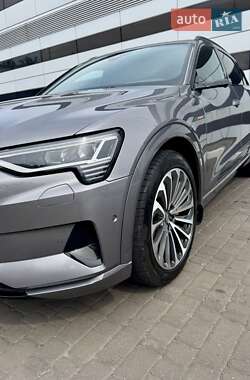 Внедорожник / Кроссовер Audi e-tron 2020 в 