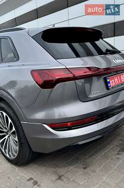 Внедорожник / Кроссовер Audi e-tron 2020 в 