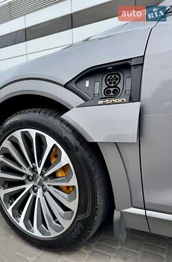Внедорожник / Кроссовер Audi e-tron 2020 в 