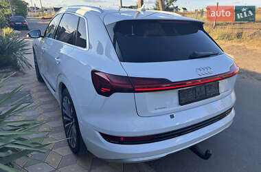 Позашляховик / Кросовер Audi e-tron 2019 в 