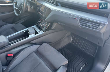 Позашляховик / Кросовер Audi e-tron 2019 в 