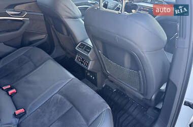 Позашляховик / Кросовер Audi e-tron 2019 в 