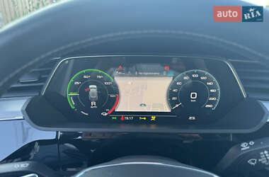 Позашляховик / Кросовер Audi e-tron 2019 в 
