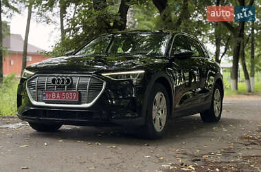 Позашляховик / Кросовер Audi e-tron 2019 в 