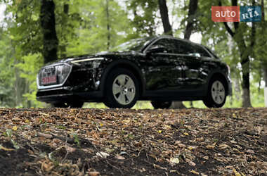 Позашляховик / Кросовер Audi e-tron 2019 в 