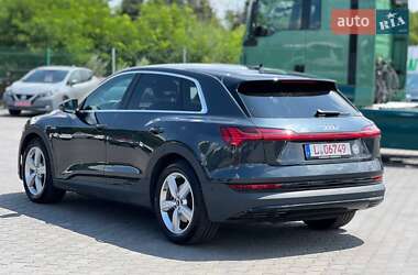 Внедорожник / Кроссовер Audi e-tron 2022 в 