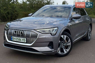 Позашляховик / Кросовер Audi e-tron 2019 в 