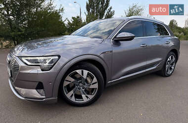 Позашляховик / Кросовер Audi e-tron 2019 в 
