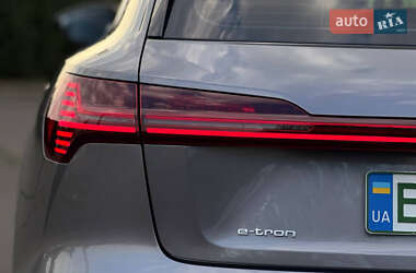 Позашляховик / Кросовер Audi e-tron 2019 в 